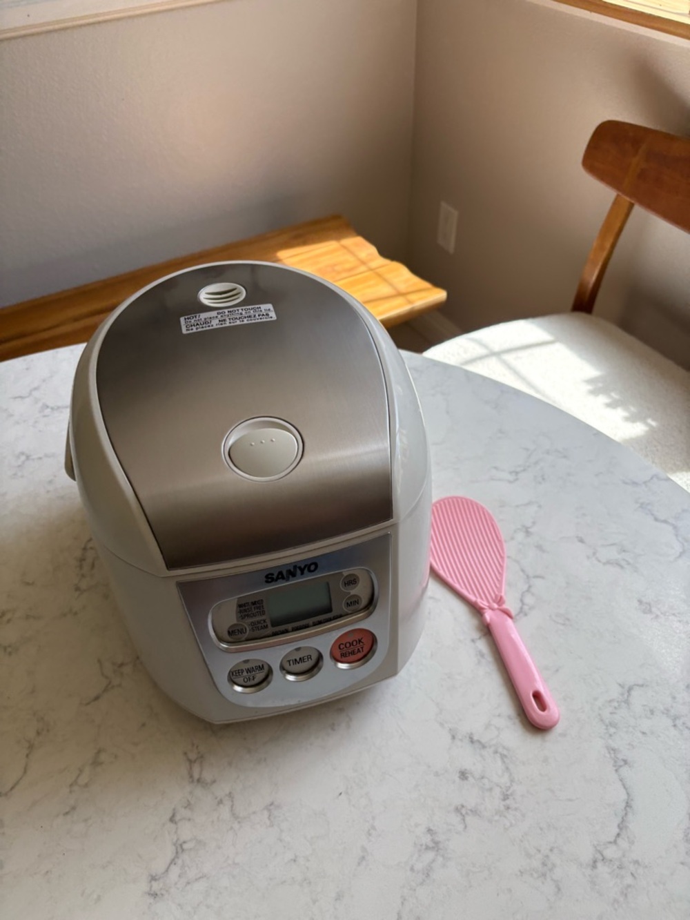 Sanyo White Multi-Function Rice Cooker with Digital Controls - Picture 3 of 8